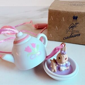 Vintage Avon Teapot Surprise Bunny Pendant Necklace 24” NIB 90s Statement 384